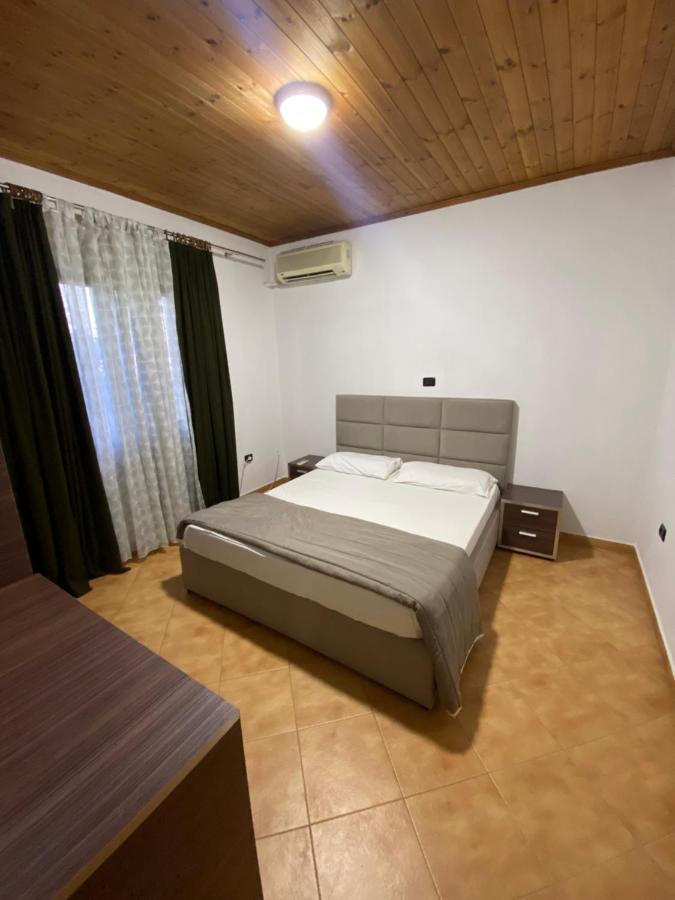 Garden Ardo Ferienhaus Golem (Tirana)